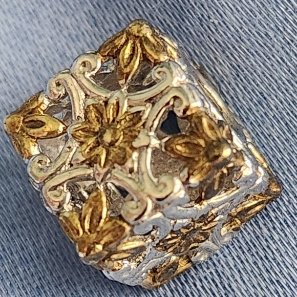 Gems en Vogue Two Tone Openwork Cube Charm - Picture 5 of 6